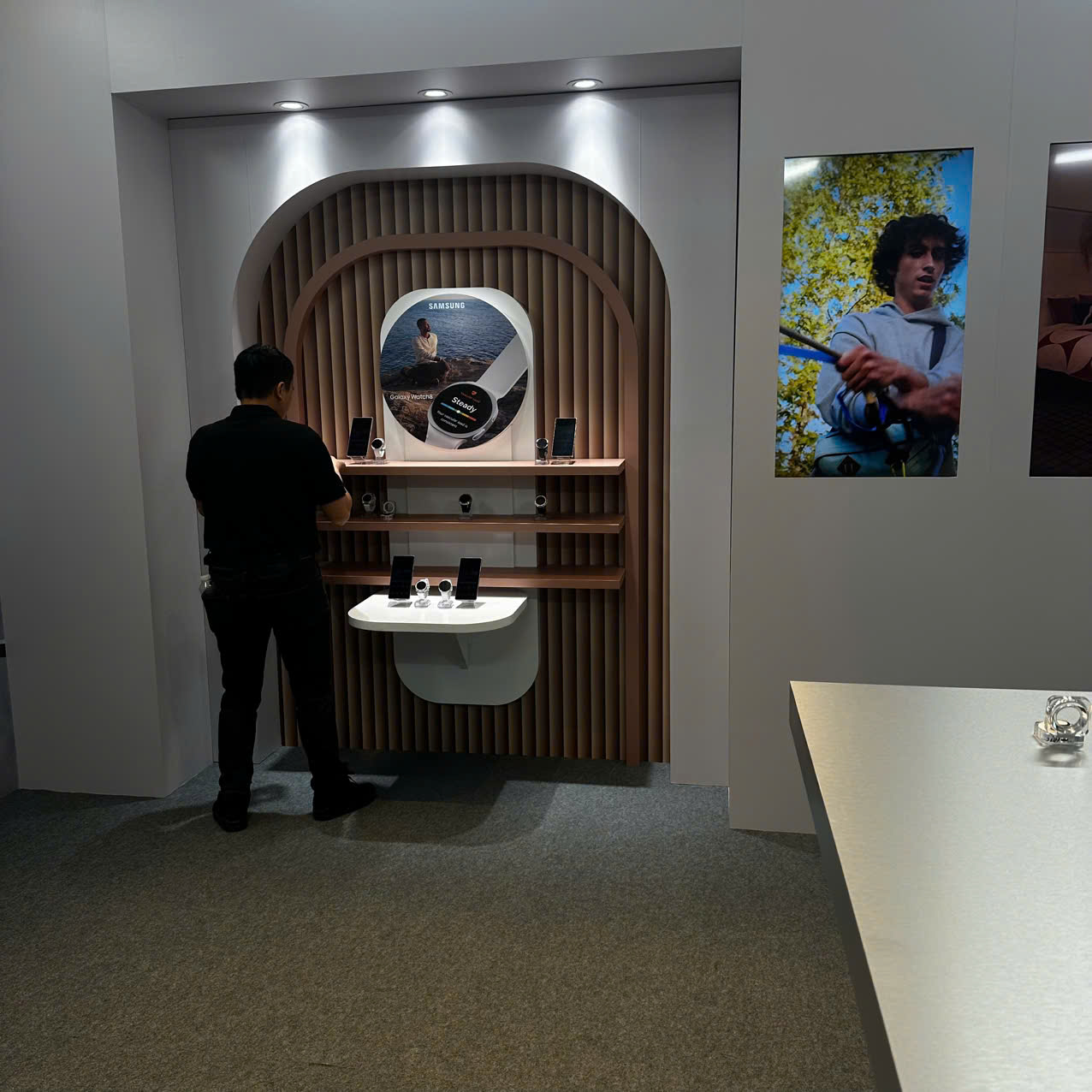 Premium-Galaxy-Unpacked-2025-event-setup